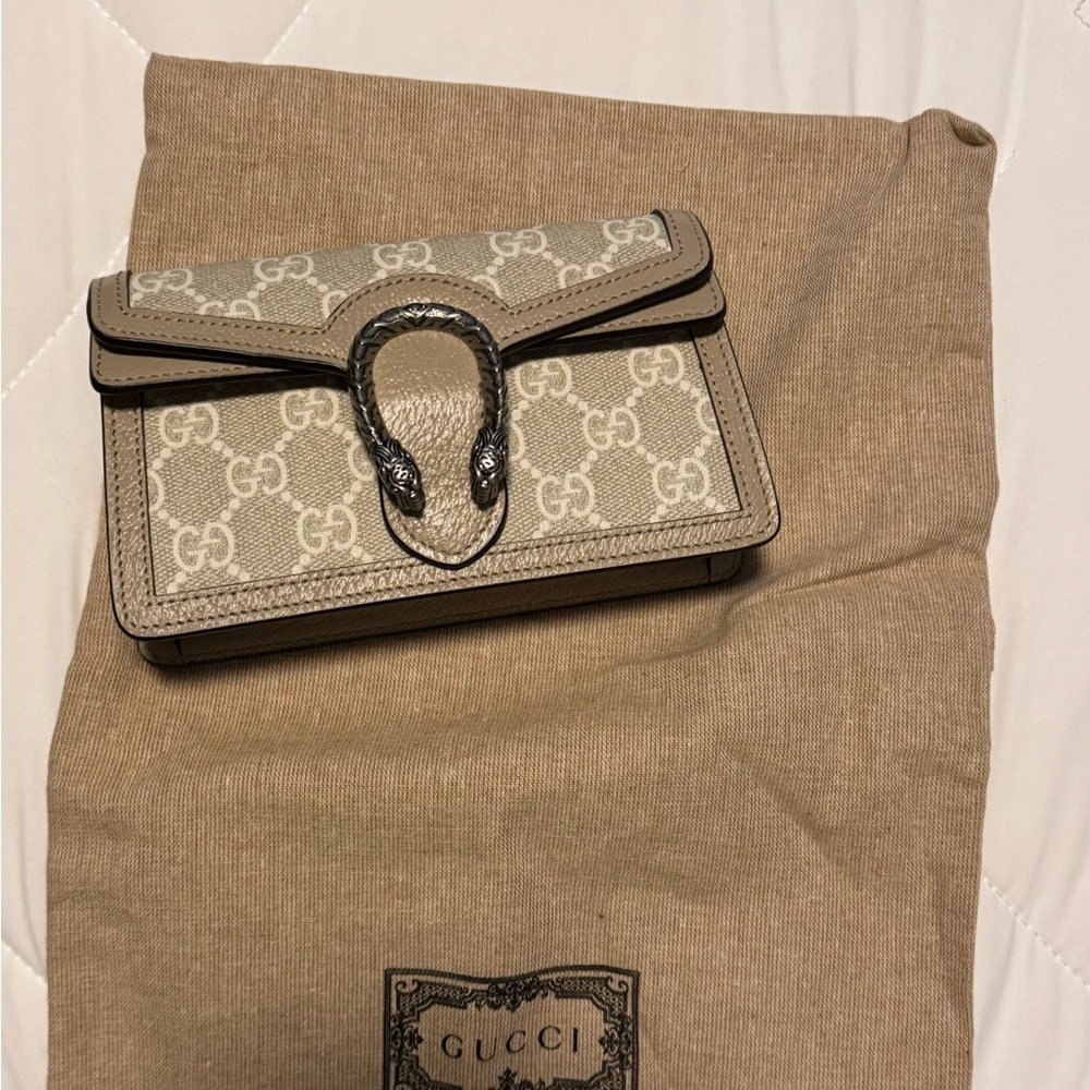 Gucci Beige GG Supreme Mini Crossbody with Silver-Tone Hardware - Picture 2 of 10
